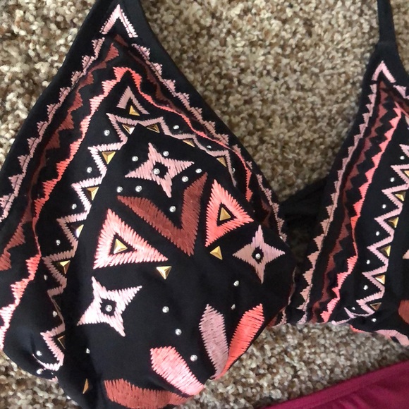 Bikini - Picture 2 of 4